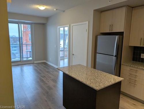 703-85 Duke Street W, Kitchener, ON - Indoor Photo Showing Kitchen