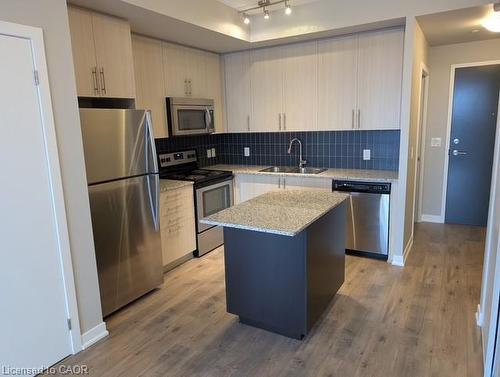 703-85 Duke Street W, Kitchener, ON - Indoor Photo Showing Kitchen With Double Sink With Upgraded Kitchen
