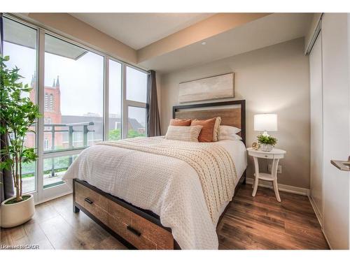 703-85 Duke Street W, Kitchener, ON - Indoor Photo Showing Bedroom