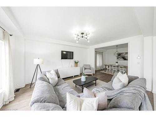462 Blackburn Drive, Brantford, ON - Indoor Photo Showing Living Room