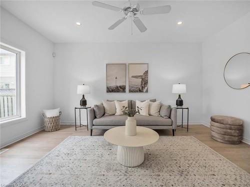 5228 Garland Crescent, Burlington, ON - Indoor Photo Showing Living Room