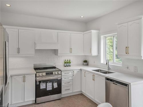 5228 Garland Crescent, Burlington, ON - Indoor Photo Showing Kitchen With Stainless Steel Kitchen With Double Sink With Upgraded Kitchen