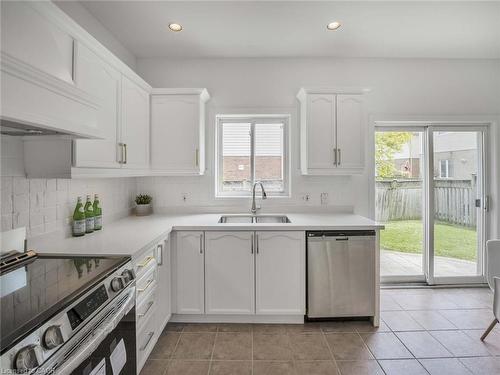 5228 Garland Crescent, Burlington, ON - Indoor Photo Showing Kitchen With Double Sink With Upgraded Kitchen
