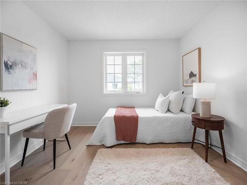 5228 Garland Crescent, Burlington, ON - Indoor Photo Showing Bedroom