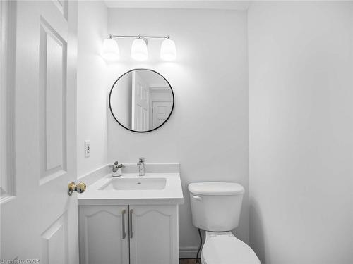 5228 Garland Crescent, Burlington, ON - Indoor Photo Showing Bathroom