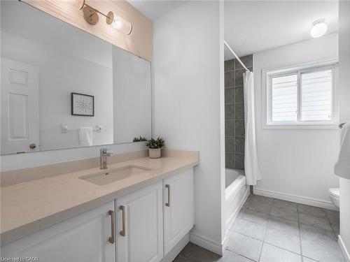 5228 Garland Crescent, Burlington, ON - Indoor Photo Showing Bathroom