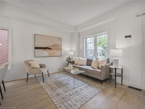 5228 Garland Crescent, Burlington, ON - Indoor Photo Showing Living Room