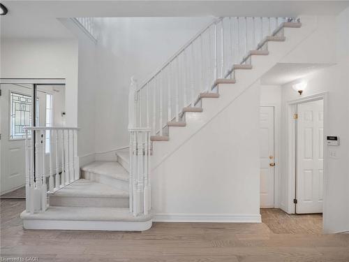 5228 Garland Crescent, Burlington, ON - Indoor Photo Showing Other Room