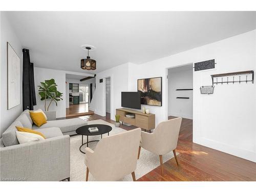 191 Gilmore Road, Fort Erie, ON - Indoor Photo Showing Living Room