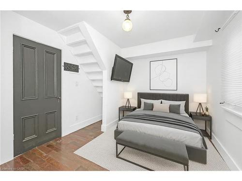 191 Gilmore Road, Fort Erie, ON - Indoor Photo Showing Bedroom