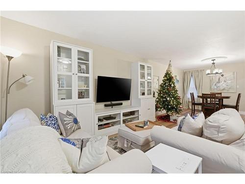 80 Province Street N, Hamilton, ON - Indoor Photo Showing Living Room