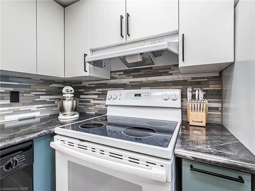 3267 King Street, Kitchener, ON - Indoor Photo Showing Kitchen