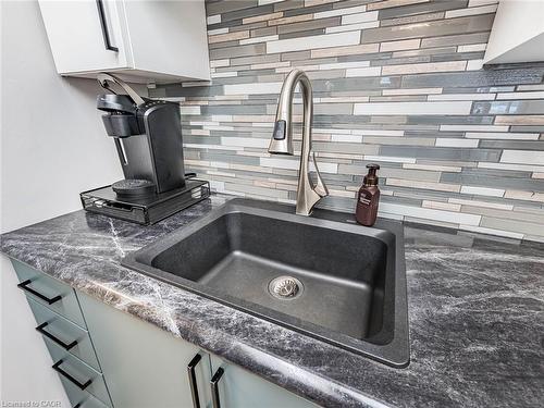 3267 King Street, Kitchener, ON - Indoor Photo Showing Kitchen