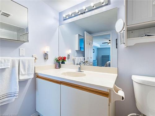 3267 King Street, Kitchener, ON - Indoor Photo Showing Bathroom