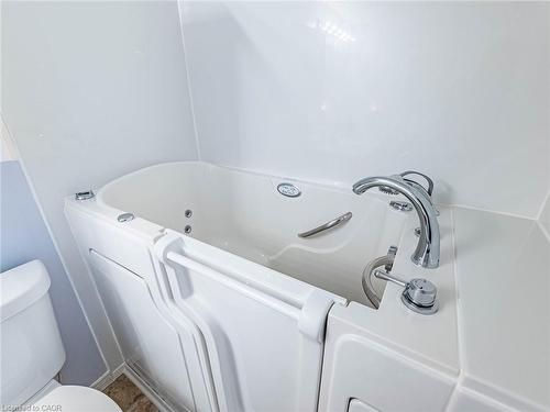 3267 King Street, Kitchener, ON - Indoor Photo Showing Bathroom