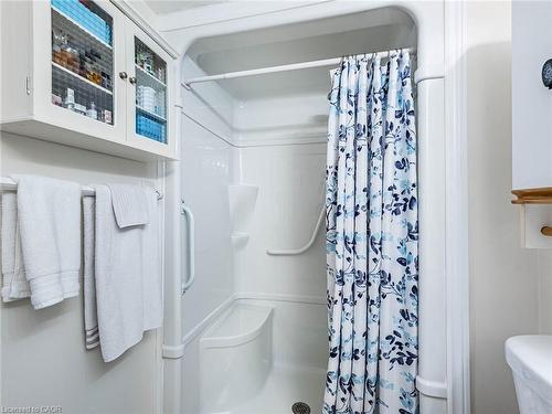 3267 King Street, Kitchener, ON - Indoor Photo Showing Bathroom