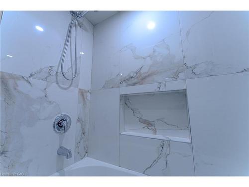 Ll03-100 Charlton Avenue W, Hamilton, ON - Indoor Photo Showing Bathroom