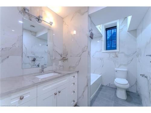 Ll03-100 Charlton Avenue W, Hamilton, ON - Indoor Photo Showing Bathroom