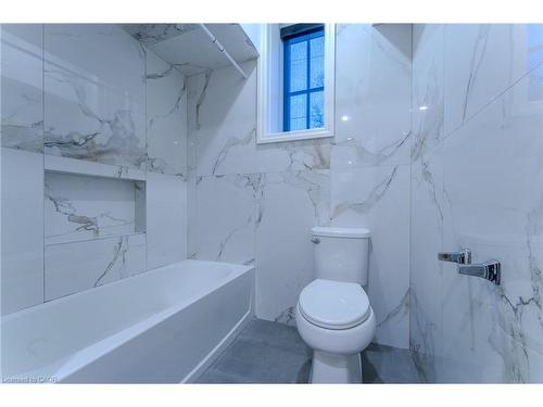 Ll03-100 Charlton Avenue W, Hamilton, ON - Indoor Photo Showing Bathroom