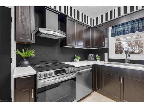 67 West Acres Crescent, Kitchener, ON - Indoor Photo Showing Kitchen