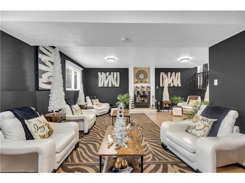 67 West Acres Crescent, Kitchener, ON - Indoor Photo Showing Living Room