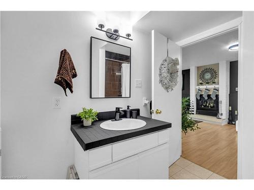67 West Acres Crescent, Kitchener, ON - Indoor Photo Showing Bathroom