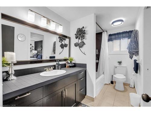 67 West Acres Crescent, Kitchener, ON - Indoor Photo Showing Bathroom