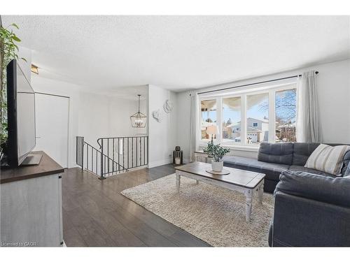 627 Pineridge Road, Waterloo, ON - Indoor Photo Showing Living Room