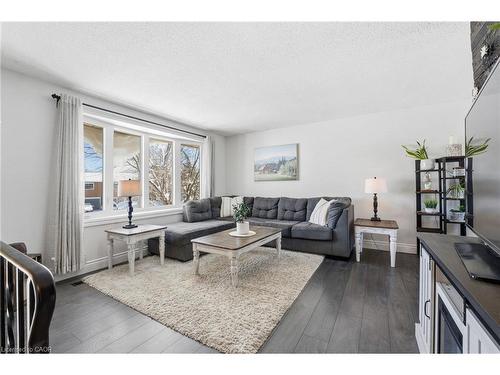 627 Pineridge Road, Waterloo, ON - Indoor Photo Showing Living Room