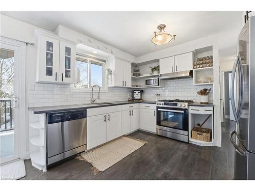 627 Pineridge Road, Waterloo, ON - Indoor Photo Showing Kitchen With Upgraded Kitchen