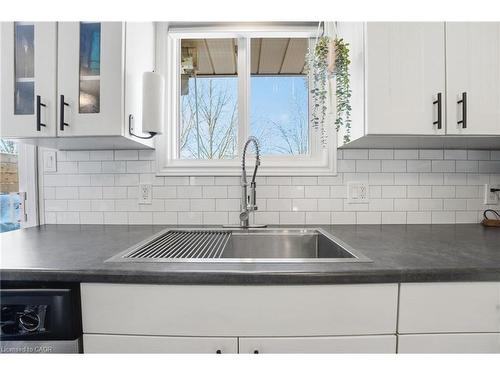 627 Pineridge Road, Waterloo, ON - Indoor Photo Showing Kitchen With Double Sink