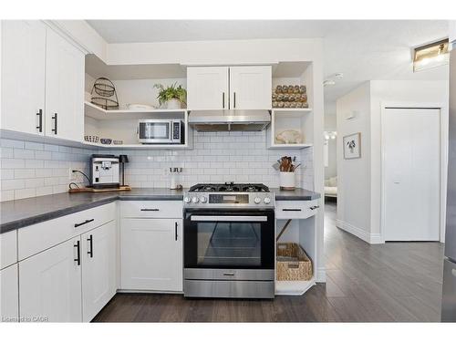 627 Pineridge Road, Waterloo, ON - Indoor Photo Showing Kitchen With Upgraded Kitchen