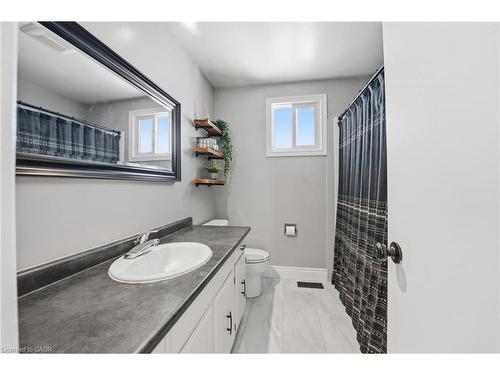 627 Pineridge Road, Waterloo, ON - Indoor Photo Showing Bathroom