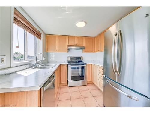 63-1489 Heritage Way, Oakville, ON - Indoor Photo Showing Kitchen With Stainless Steel Kitchen