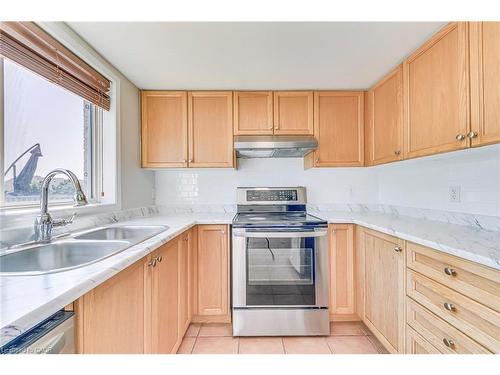 63-1489 Heritage Way, Oakville, ON - Indoor Photo Showing Kitchen With Double Sink