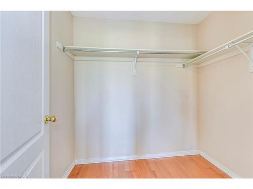 63-1489 Heritage Way, Oakville, ON - Indoor With Storage