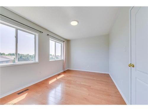 63-1489 Heritage Way, Oakville, ON - Indoor Photo Showing Other Room