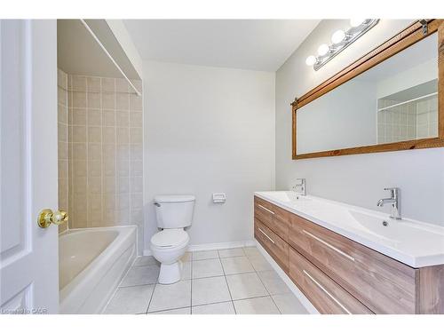 63-1489 Heritage Way, Oakville, ON - Indoor Photo Showing Bathroom