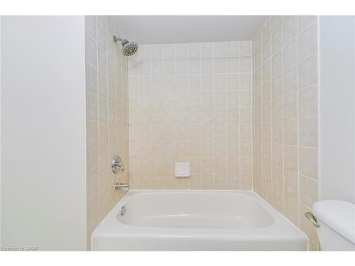 63-1489 Heritage Way, Oakville, ON - Indoor Photo Showing Bathroom