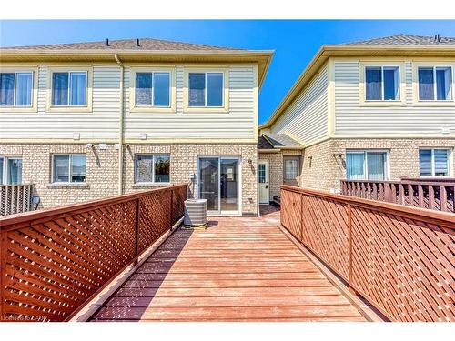 63-1489 Heritage Way, Oakville, ON - Outdoor