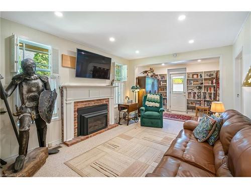 267 Victoria Street, Niagara-On-The-Lake, ON - Indoor Photo Showing Living Room With Fireplace