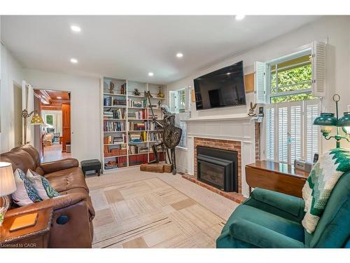 267 Victoria Street, Niagara-On-The-Lake, ON - Indoor Photo Showing Living Room With Fireplace