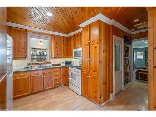 267 Victoria Street, Niagara-On-The-Lake, ON - Indoor Photo Showing Kitchen With Double Sink