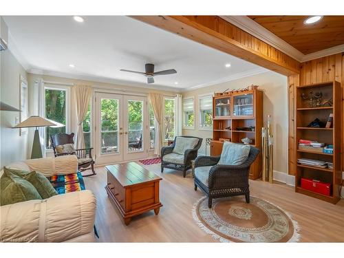 267 Victoria Street, Niagara-On-The-Lake, ON - Indoor Photo Showing Living Room