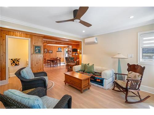 267 Victoria Street, Niagara-On-The-Lake, ON - Indoor Photo Showing Living Room