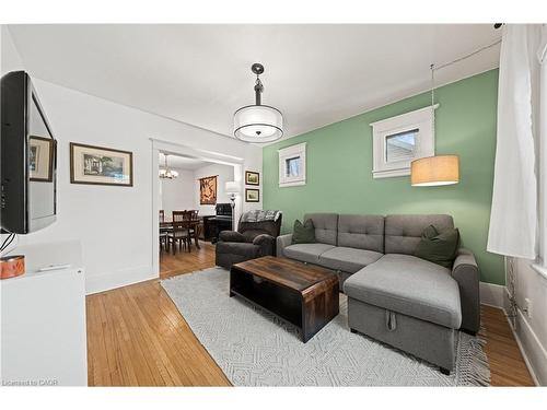 10 Speedvale Avenue W, Guelph, ON - Indoor Photo Showing Living Room