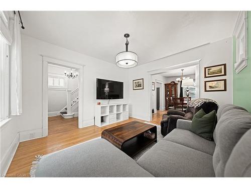 10 Speedvale Avenue W, Guelph, ON - Indoor Photo Showing Living Room