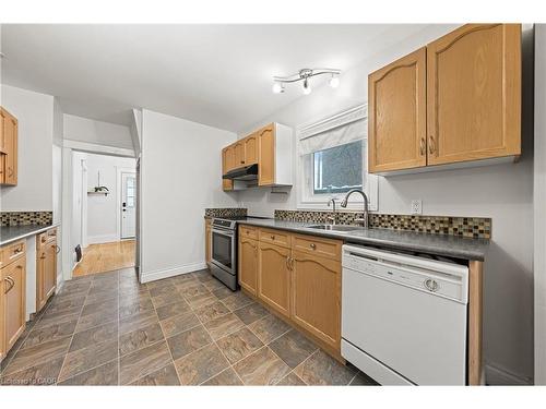 10 Speedvale Avenue W, Guelph, ON - Indoor Photo Showing Kitchen