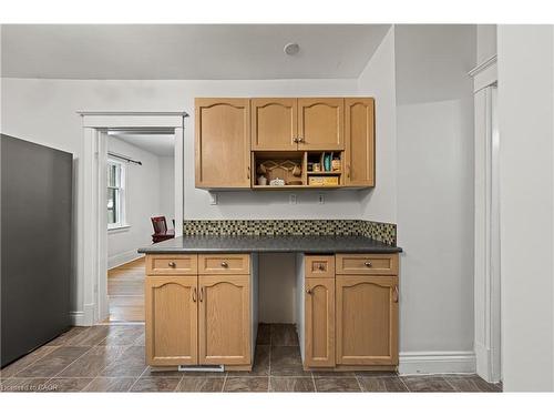 10 Speedvale Avenue W, Guelph, ON - Indoor Photo Showing Kitchen