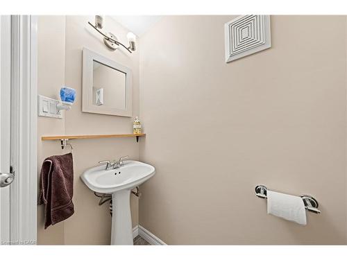 10 Speedvale Avenue W, Guelph, ON - Indoor Photo Showing Bathroom